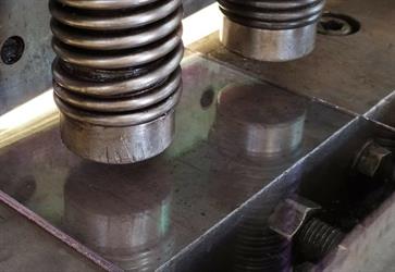 TAGLIO SINGOLO SU POLICARBONATO COMPATTO